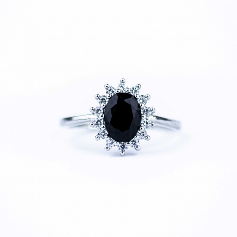 خاتم مارغريت © ماسة سوداء بيضويّة الشكل